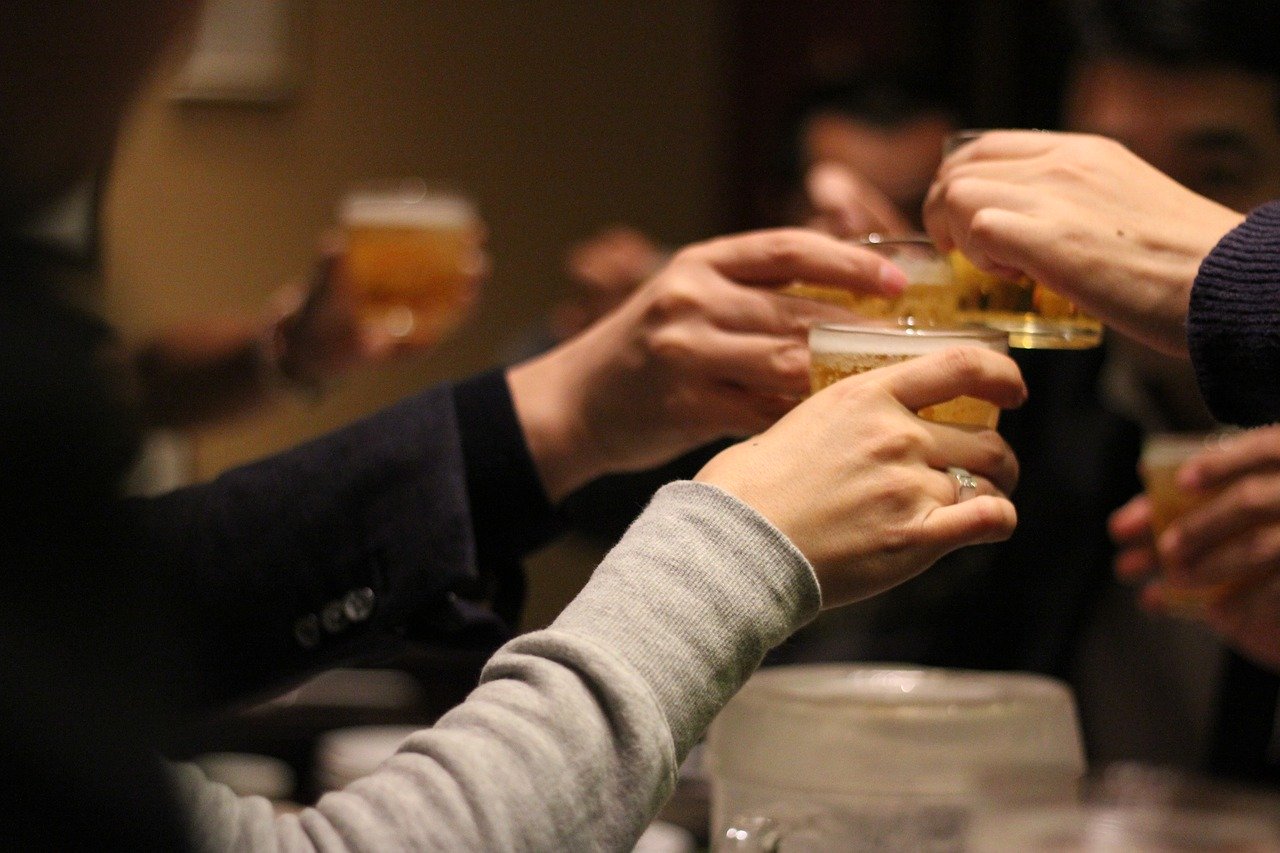 【12星座別】お酒の席でモテるのは…ズバリ何座?あなたの星座は…